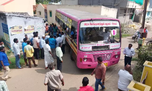தருமபுரி அருகே சாலை ஓரங்களில் இருந்த ஆக்கிரமிப்புகள் அகற்றம்