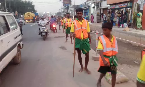 பாதயாத்திரை செல்லும் பக்தர்களுக்கு பாதுகாப்பு வழங்க கோரிக்கை