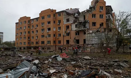 புதினின் போர் நிறுத்த உத்தரவை மீறி கிழக்கு உக்ரைனில் தாக்குதல் நடத்திய ரஷிய படைகள்