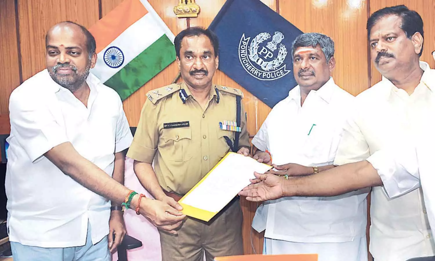 ரங்கசாமியை அவதூறாக பேசிய ஏனாம் எம்.எல்.ஏ.வுக்கு எதிராக போராட்டம்