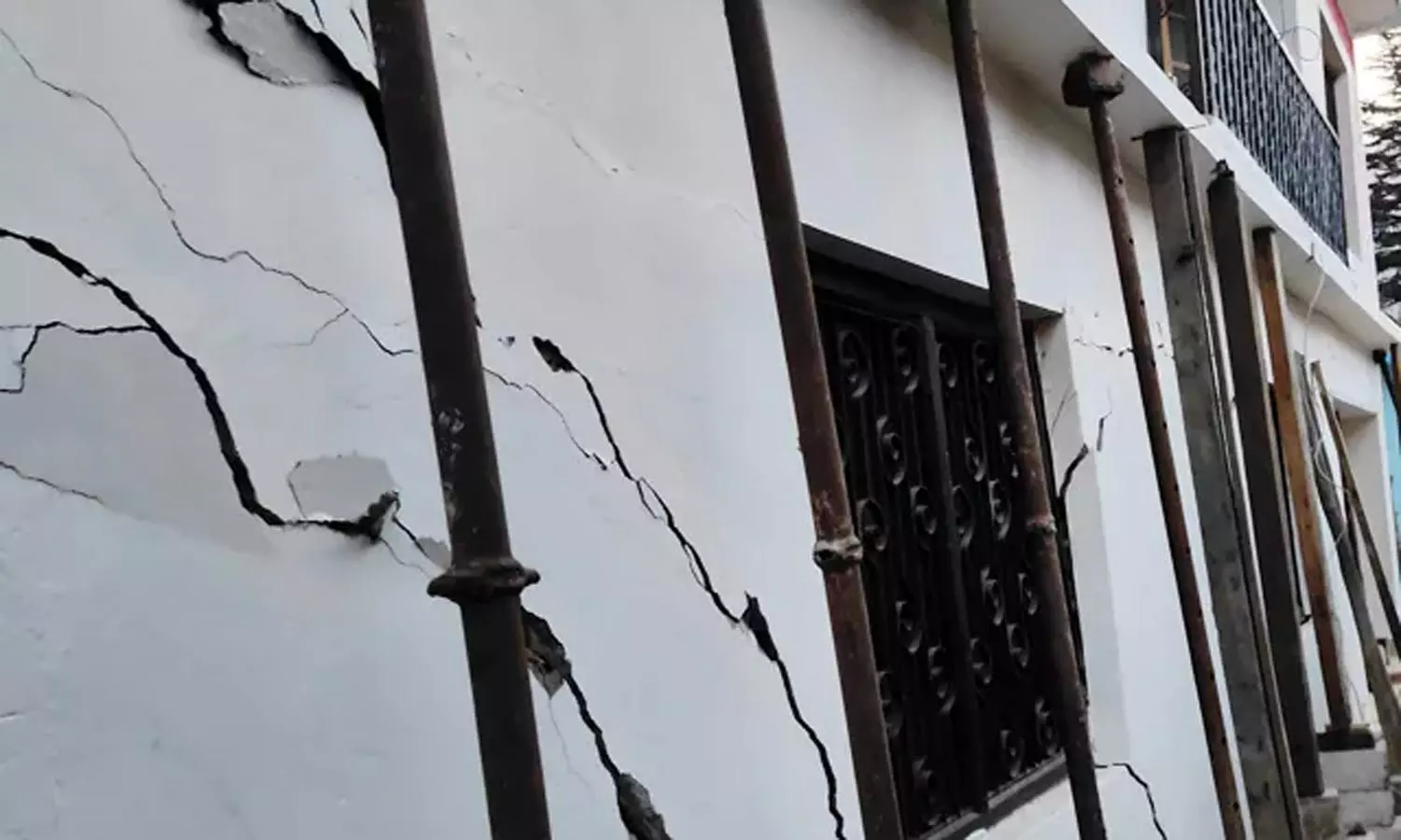 ஓட்டல் சமையலறையில் கேஸ் லைன் வெடித்து விபத்து- 10 பேர் படுகாயம்