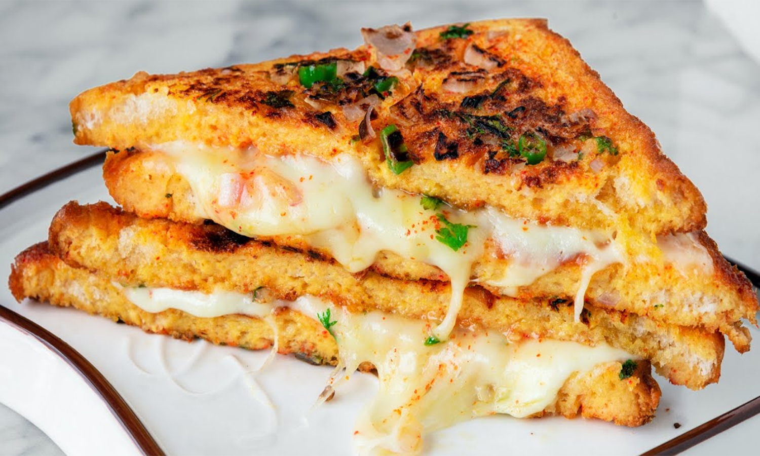 10 நிமிடத்தில் செய்யலாம் ஆம்லெட் சீஸ் சாண்ட்விச்