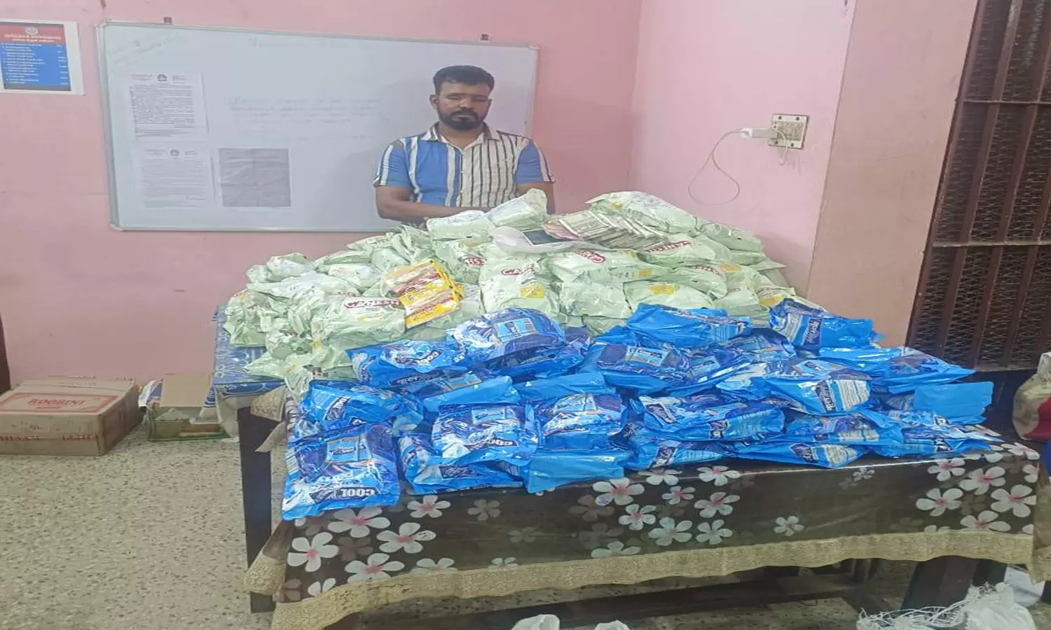 திருவட்டார் அருகே ரூ. 3 லட்சம் மதிப்பிலான புகையிலை  பொருட்கள் பறிமுதல்