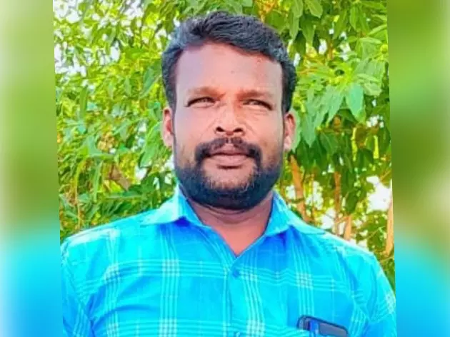 திருச்செந்தூர் நகராட்சி பிளம்பர் தூக்கு போட்டு தற்கொலை - 8 மாதம் சம்பளம் வழங்காத விரக்தியில் விபரீதம் திருச்செந்தூர் நகராட்சி பிளம்பர் தூக்கு போட்டு தற்கொலை - 8 மாதம் சம்பளம் வழங்காத விரக்தியில் விபரீதம்