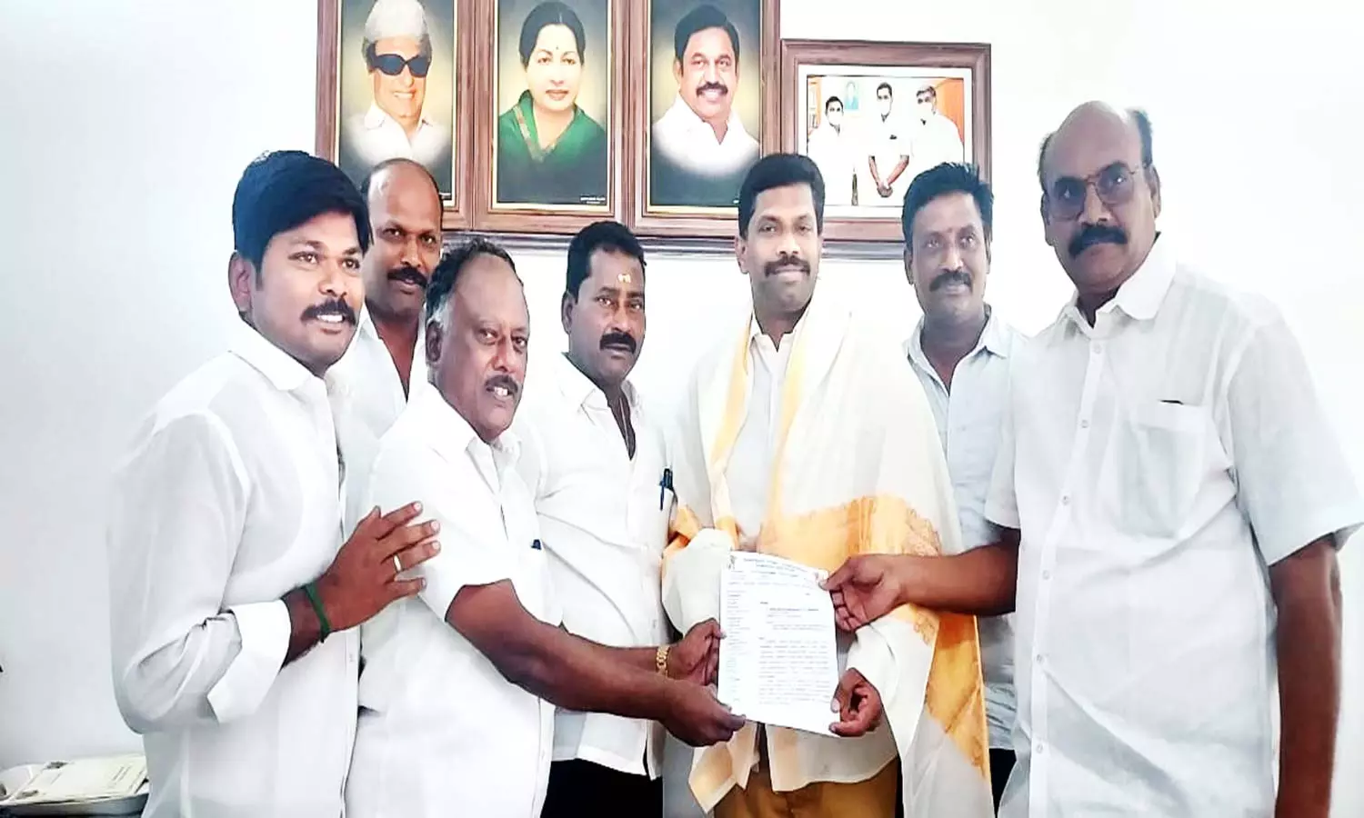 அனைத்து கிராமங்களிலும் மாடு விடும் விழா நடத்த அனுமதி பெற்று தர வேண்டும்