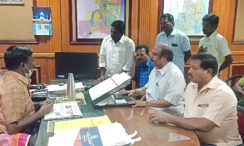 பஞ்சாயத்தாரிடம் ஒப்படைக்க வேண்டும்-  கென்னடி எம்.எல்.ஏ. வலியுறுத்தல்