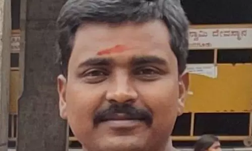 விபத்தில் இறந்த கணவனின் கண்களை தானமாக வழங்கிய மனைவி