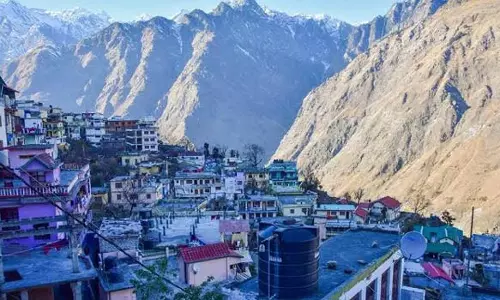 மண்ணுக்குள் புதையும் அழகிய கிராமம்- 600 குடும்பங்கள் உடனடியாக வெளியேற்றம்