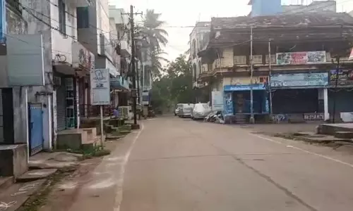 ஏனாமில் கடைகள் அடைப்பு: 2-வது நாளாக தொடரும் உண்ணாவிரத போராட்டம்