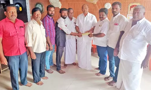 ஆலங்குளத்தில் காமராஜர் சிலை பராமரிப்பிற்கு அளிக்கப்பட்ட தொகை சிலை அமைப்பு குழுவிடம் ஒப்படைப்பு