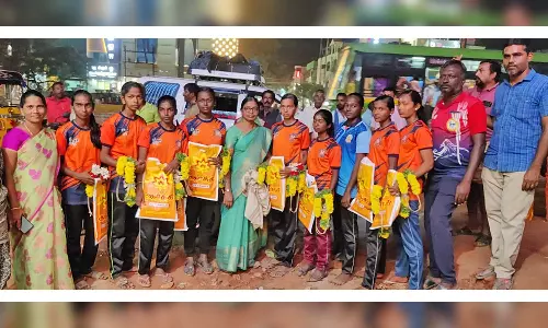 மாநில அளவில் சிறப்பிடம்- கபடி வீராங்கனைகளுக்கு  ஆலங்குளத்தில் உற்சாக வரவேற்பு