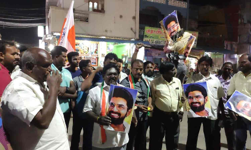 ஏனாம் தொகுதி எம்.எல்.ஏ. உருவ பொம்மை எரிப்பு