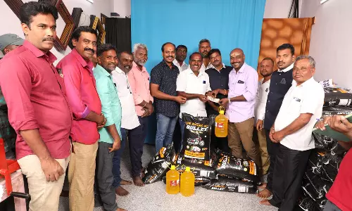 பென்னாகரம் புகைப்பட சங்க உறுப்பினர்களுக்கு பொங்கல் தொகுப்பு