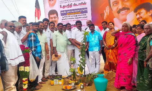 சிமெண்ட் சாலை அமைக்க பூமி பூஜை