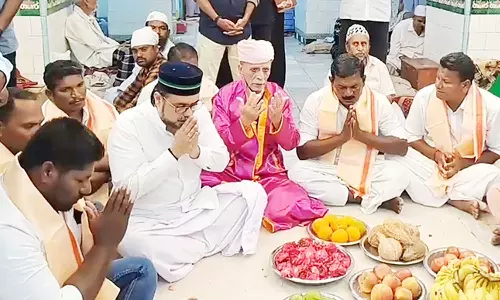 நாகூர் தர்காவில் 400 ஆண்டுகளாக தொடரும் மத நல்லிணக்க நிகழ்ச்சி