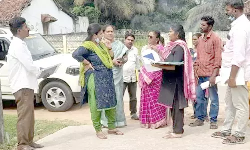 வளர்ச்சி திட்டப்பணிகள் குறித்து அதிகாரி ஆய்வு