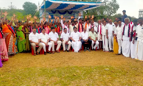 சூளகிரியில்  100-க்கும் மேற்பட்டோர் தி.மு.கவில்  இணைந்தனர்