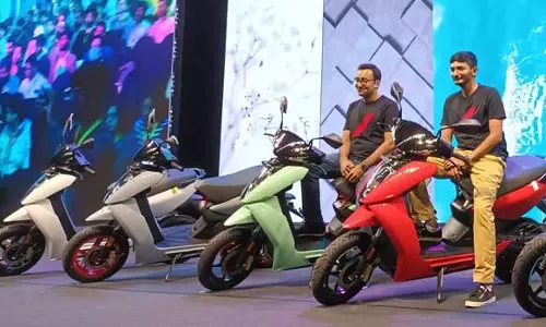 புது நிறங்கள், கூடுதல் அம்சங்களுடன் அப்டேட் செய்யப்பட்ட ஏத்தர் எலெக்ட்ரிக் ஸ்கூட்டர்கள்