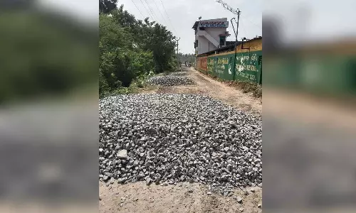 கிடப்பில் கிடக்கும் சாலைப் பணி.. அதிகாரிகள் கவனிப்பார்களா..?