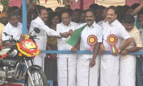 ஆண்டின் முதல் ஜல்லிக்கட்டு போட்டி தச்சங்குறிச்சியில் தொடங்கியது