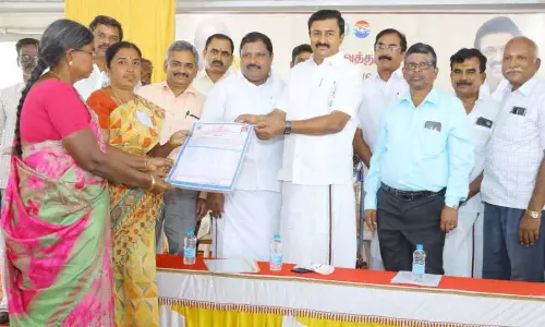 மகளிர் சுய உதவிக்குழு உறுப்பினர்களுக்கு கடன் தள்ளுபடி சான்றிதழ் - அமைச்சர் மு.பெ.சாமிநாதன் வழங்கினார்