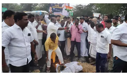 ஏனாம் எம்.எல்.ஏ. உருவபொம்மை எரிப்பு