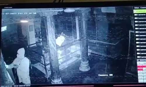 கடலூர் ஜவான் பவன் சாலையில்  காசி விசுவநாதர் கோவிலில்  ெவள்ளி கிரீடம், தங்கத் தாலி திருட்டு: முகமூடி கொள்ளையர்கள் அட்டூழியம்