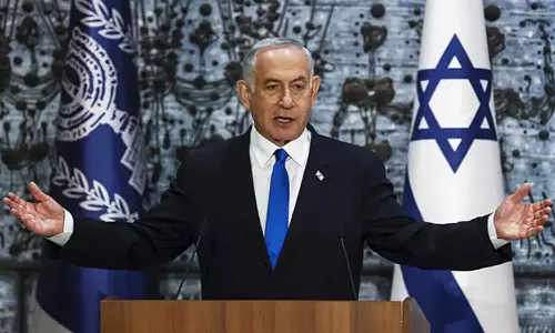 இஸ்ரேலில் நெதன்யாகு அரசுக்கு எதிராக போராட்டம்- ஆயிரக்கணக்கானோர் திரண்டனர்