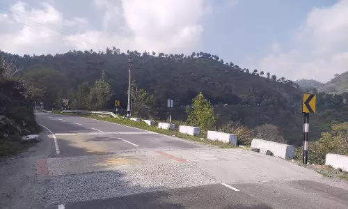 மேல்தட்டப்பள்ளம் பகுதியில் வேகத்தடை பணிகள் முடிவு