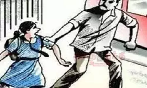 பள்ளி மாணவி கடத்தல்