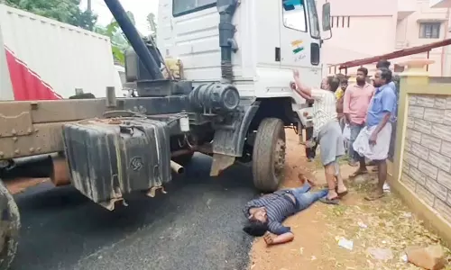 மின்சாரம் தாக்கி லாரி டிரைவர் பலி