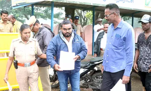 தமிழகம் முழுவதும் இருசக்கர வாகன பிரசாரம் மேற்கொள்ள முயன்றவர் கைது