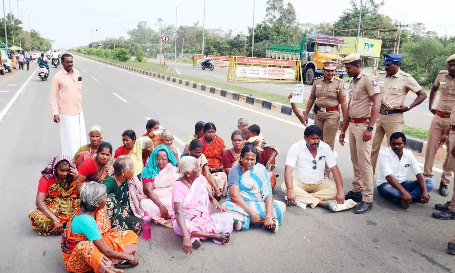 பொதுமக்கள் சாலை மறியல்