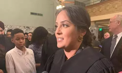 அமெரிக்காவின் முதல் பெண் சீக்கிய நீதிபதியாக இந்திய வம்சாவளியைச் சேர்ந்தவர் பதவியேற்பு