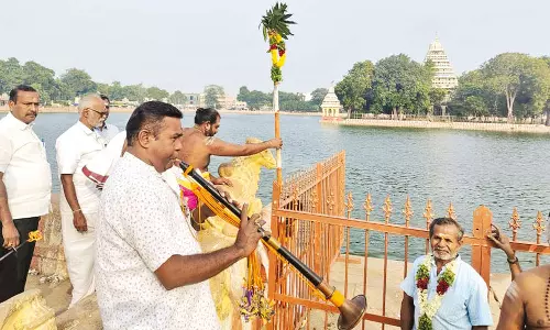 மீனாட்சி அம்மன் கோவில் தெப்பத்திருவிழாவிற்கு முகூர்த்தக்கால் நடும் விழா