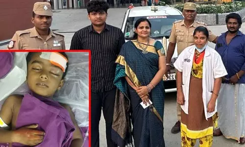 விபத்தில் காயமடைந்த 4 வயது குழந்தையை தோளில் தூக்கி சென்று ஆஸ்பத்திரியில் சேர்த்த சென்னை பெண்