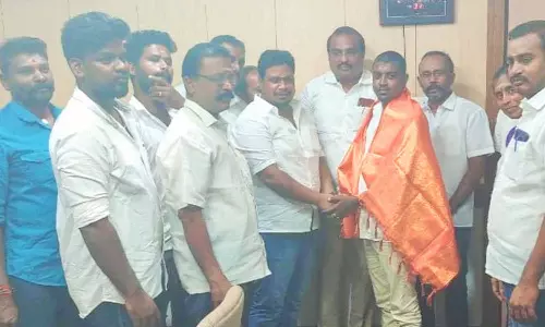 இந்திய ஜனநாயக கட்சியில் இணைந்த  இளைஞர்கள்- மாற்றுக்கட்சியினர்