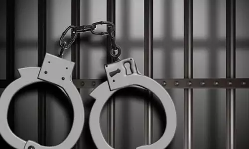 காதலியை திருமணம் செய்ய மறுத்த கிராம நிர்வாக அலுவலர் அதிரடி கைது