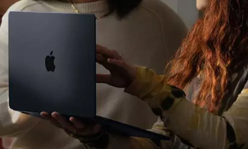 ஆப்பிள் 15 இன்ச் மேக்புக் ஏர் வெளியீடு - இணையத்தில் லீக் ஆன தகவல்!