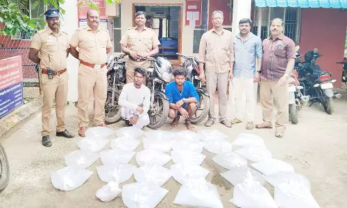 சாராயம் கடத்திய வழக்கில் 4 பேர் கைது