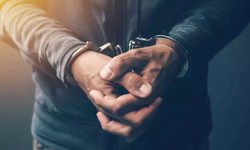 சிவகிரி, சங்கரன்கோவிலில் மது விற்ற 2 பேர் கைது