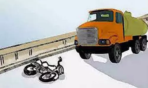 லாரி மோதி முதியவர் பலி