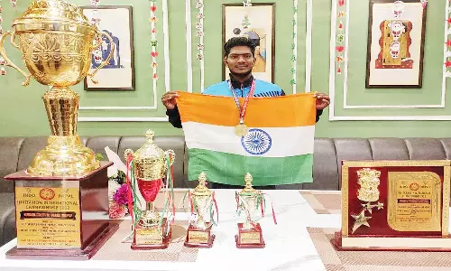 மனநலம் பாதிக்கப்பட்ட தந்தை சிகிச்சைக்கு உதவி செய்ய அரசிடம் வாலிபால் வீரர் கோரிக்கை