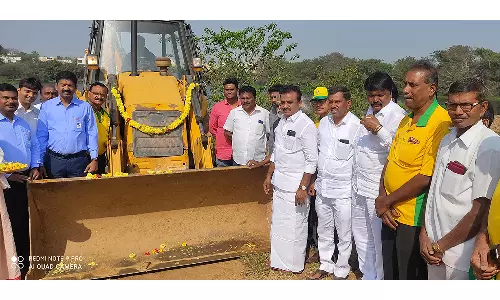அலசநத்தம் ஏரி தூர் வாரும் பணி