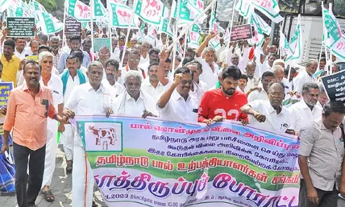 சென்னை ஆவின் அலுவலகத்தில் பால் உற்பத்தியாளர்கள் காத்திருப்பு போராட்டம்