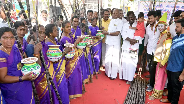 ஆடல், பாடல் கலைநிகழ்ச்சிகளுடன்சேலத்தில் களைகட்டிய பொங்கல் திருவிழா ஆடல், பாடல் கலைநிகழ்ச்சிகளுடன்சேலத்தில் களைகட்டிய பொங்கல் திருவிழா