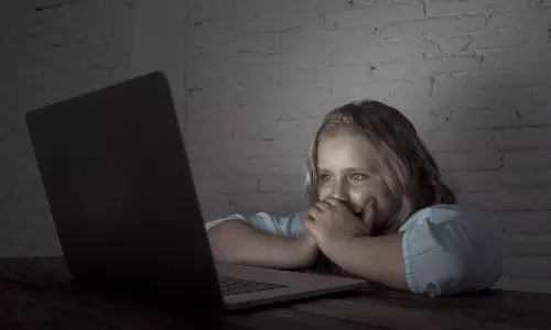 சைல்டு க்ரூமிங்... மன உளைச்சலுக்கு உள்ளான சிறுமிகளிடம் காணப்படும் அறிகுறிகள்