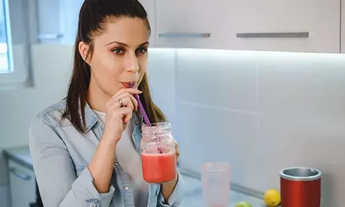 பளபளப்பான சருமத்தை பெற பருக வேண்டிய ஜூஸ்கள்