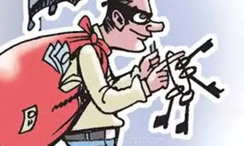 உண்டியலை உடைத்து திருட்டு