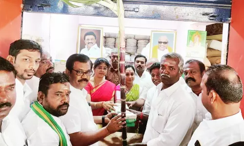 பொதுமக்களுக்கு பொங்கல் தொகுப்புகள்